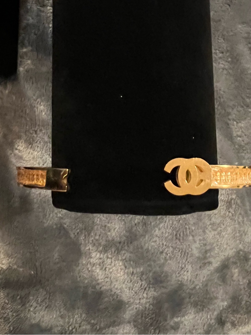 Inspired Emblem Textured Bangle - Picture 3 of 4